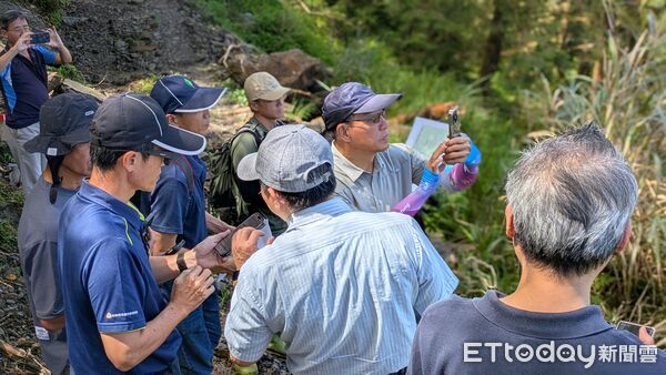 ▲▼薇帕颱風造成花蓮萬榮鄉馬太鞍溪上游國有林地發生大規模崩塌，導致土石阻塞河道形成堰塞湖。（圖／花蓮分署提供，下同）