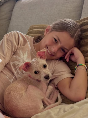 皮膚病小狗差點被安樂死，成功被領養。（圖／翻攝自IG@threelittlepittiesrescue）