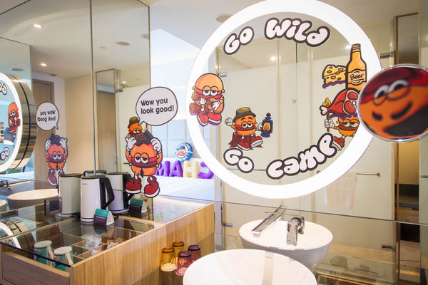 ▲凱撒趣淘漫旅台北攜手人氣插畫家 LITTOP 日頭推出「日頭來趣淘」聯名住房專案。（圖／業者提供）