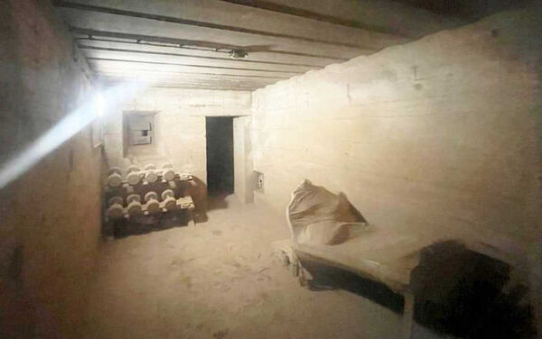 夫妻在自家車道下方挖出被封存數十年的二戰德軍地堡。