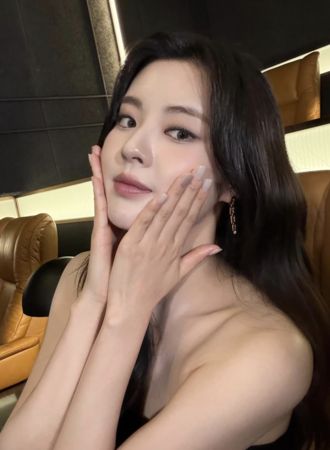 ▲「李光洙女友」李先彬首度登台辦見面會。（圖／翻攝自SMTOWN、李先彬IG）