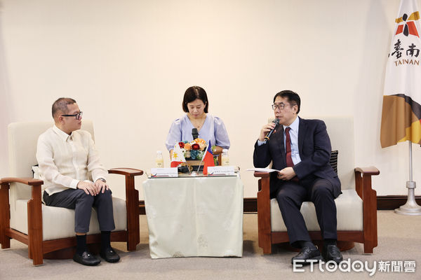 ▲菲律賓阿克蘭省米拉弗洛斯省長，率領該省相關政要拜會台南市政府，黃偉哲市長率黃耀國參議與會，雙方將加強各項交流。（圖／記者林東良翻攝，下同）