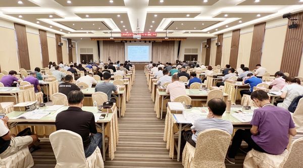 ▲「數位管理共好加值計畫」數位動能工作坊與健行科大登場，吸引上百位產官學界代表與會齊聚健行科大，現場冠蓋雲集。（健行科大提供）