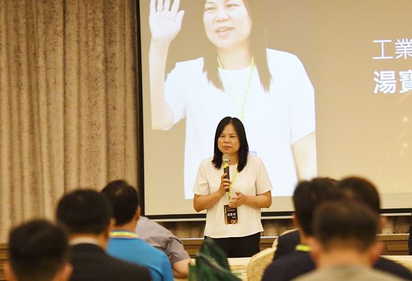 ▲工業技術研究院代表湯寶貞致詞，政府未來也會持續努力為企業界服務，打造更優質企業升級。（健行科大提供）