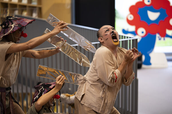 ▲▼「We TAIWAN台灣文化in大阪．關西世博」進入第2周，其中在童書之森展出「台灣繪本、佮意啦」繪本展，「野孩子肢體劇場」以默劇將《虎姑婆》帶到日本觀眾及國際眼前。（圖／文化部）