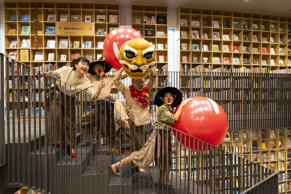 ▲▼「We TAIWAN台灣文化in大阪．關西世博」進入第2周，其中在童書之森展出「台灣繪本、佮意啦」繪本展，「野孩子肢體劇場」以默劇將《虎姑婆》帶到日本觀眾及國際眼前。（圖／文化部）