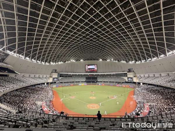 ▲▼      樂天桃猿大巨蛋       。（圖／記者王真魚攝）