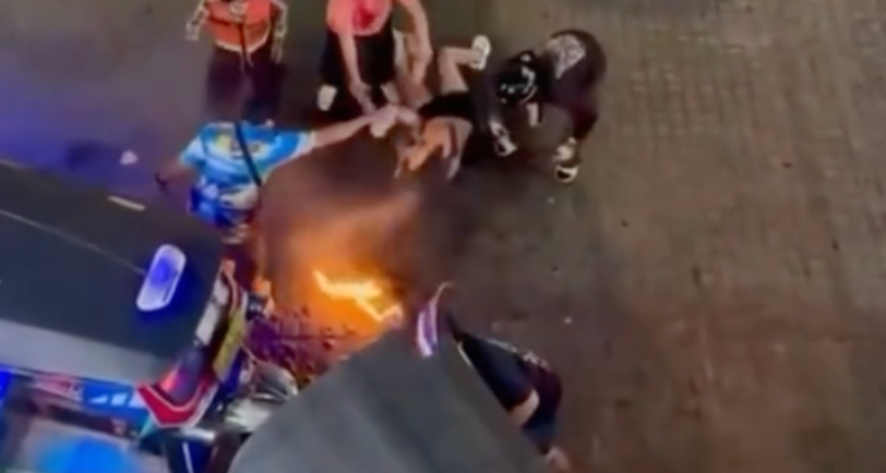 ▲▼曼谷市中心隨機縱火！2遊客「燒成火球」。（圖／翻攝自泰媒）