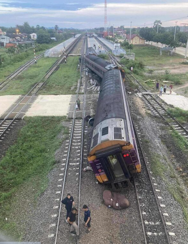 ▲▼火車出軌。（圖／翻攝自khaosod）
