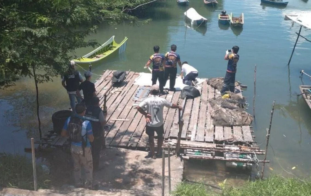 ▲▼詭！女屍「遭綁啞鈴」仍離奇浮出水面。（圖／翻攝自khaosod）