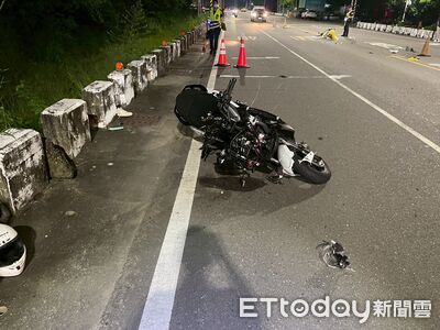 19歲騎士狂飆!女牽自行車闖紅燈被撞死 零件噴飛散落30米