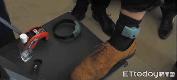 ▲▼最高檢察署擷取2020年9月29日公視新聞網資料畫面/法國電子監控載具、西班牙監控載具。（圖／最高檢察署提供）