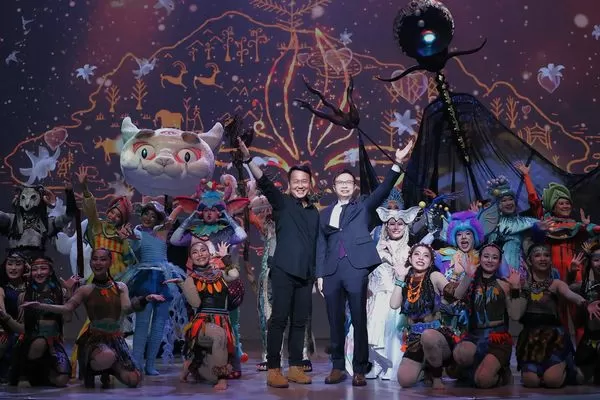 ▲2025日本大阪世界博覽會TECH WORLD館8月8日於EXPO HALL盛大舉辦「展館日」，邀請國際知名表演團隊「舞鈴劇場」演出融合科技、文化與藝術的跨域創作《山海天光》，透過震撼的舞台呈現深刻情感，具體展現 TECH WORLD 館「共好」的策展核心精神，與來自全球的觀眾共享一場動人心弦的藝術盛宴。（圖／貿協提供）