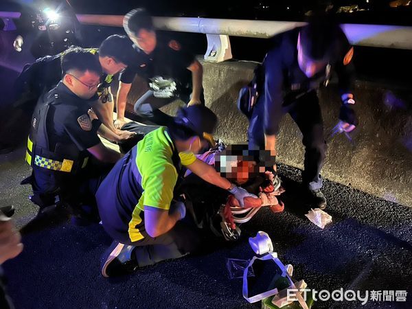 ▲▼新竹醉漢搶救護車。（圖／記者楊永盛翻攝）