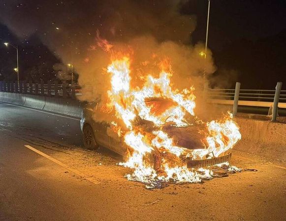 ▲彰化東外環火燒車。（圖／警方 消防提供）