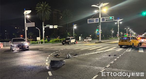 ▲▼            高雄BMW未依號誌左轉，與對向小黃發生碰撞。（圖／記者陳宏瑞翻攝，下同）