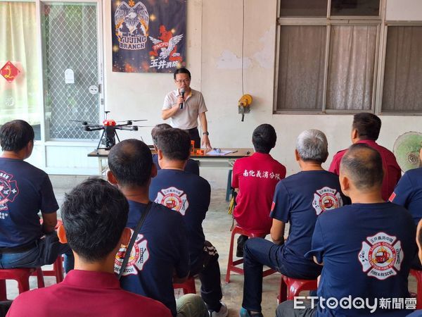 ▲台南市消防局第二大隊舉辦義消無人機專業訓練，增進空中救援能力。（記者林東良翻攝，下同）