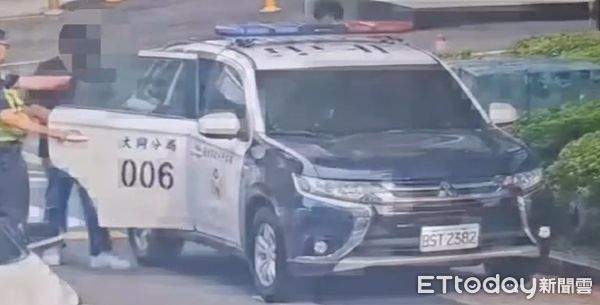 ▲▼女COSER初音未來看《鬼滅之刃》，慘被隔壁36歲男子趁機摸胸。（圖／記者邱中岳翻攝）