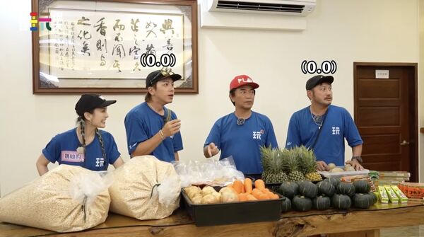 ▲主持群體力幾近耗盡，才剛喘口氣，下一秒製作單位就丟出備料任務，滿山滿谷的食材擺在眼前，超傻眼。（圖／綜藝玩很大）