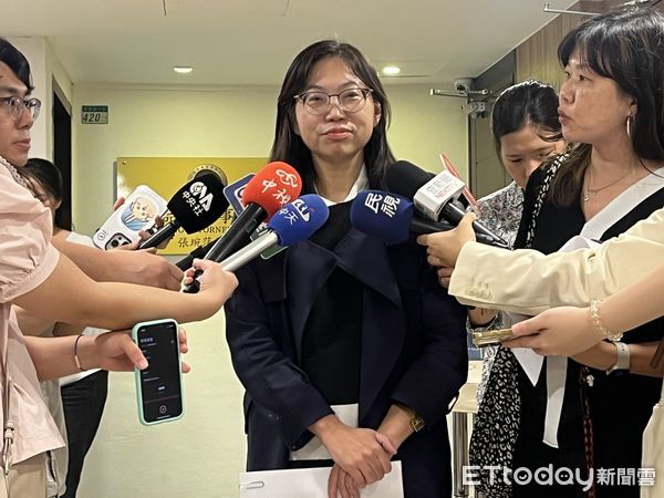 ▲▼台北海洋科技大學副教授兼特教中心前主任蔡絢麗，出面否認霸凌特教學生，也沒要求回捐工讀費。（圖／記者許敏溶攝）