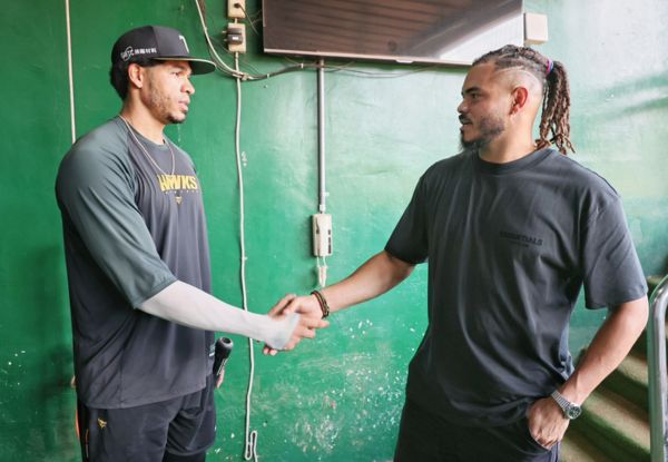 ▲因球隊戰力調整，台鋼雄鷹近日註銷註冊石萬金，他將於明（10）天離開台灣。另一方面，新洋投那瑪夏（Dinelson Lamet），於今（9）日抵達台灣。       （圖／台鋼雄鷹提供）