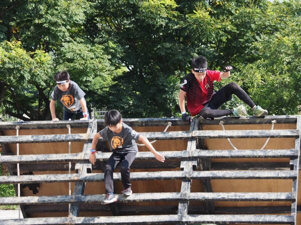 ▲斯巴達亦是一項強調親子共同參與的運動，今日約有1200名小勇士參賽、賽場花博外埔園區腹地廣大，本屆賽事較往年路線規模擴大、結合多樣地形設置更多關卡。（圖／臺中市運動局提供）