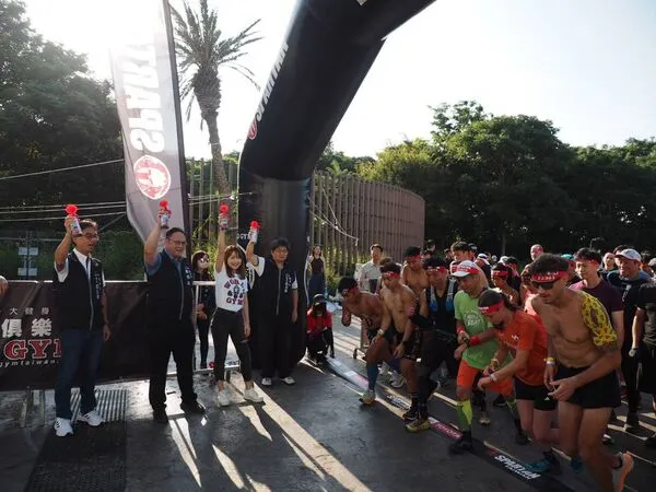 ▲斯巴達亦是一項強調親子共同參與的運動，今日約有1200名小勇士參賽、賽場花博外埔園區腹地廣大，本屆賽事較往年路線規模擴大、結合多樣地形設置更多關卡。（圖／臺中市運動局提供）