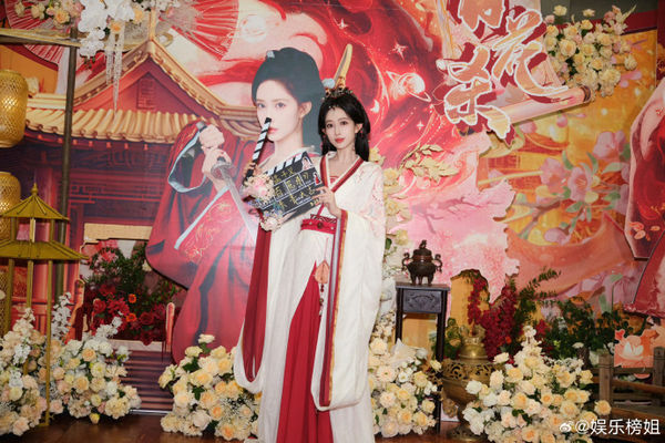 ▲孟子義瘦到見骨。（圖／翻攝自微博）