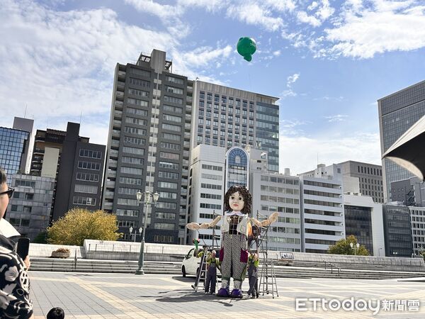 ▲▼文化部舉辦「We TAIWAN 台灣文化 in 大阪．關西世博」，藝術報國打造4.2公尺巨型戲偶「艾拉」，圈粉日本觀眾。（圖／記者林育綾攝）