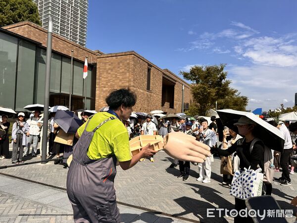 ▲▼文化部舉辦「We TAIWAN 台灣文化 in 大阪．關西世博」，藝術報國打造4.2公尺巨型戲偶「艾拉」，圈粉日本觀眾。（圖／記者林育綾攝）