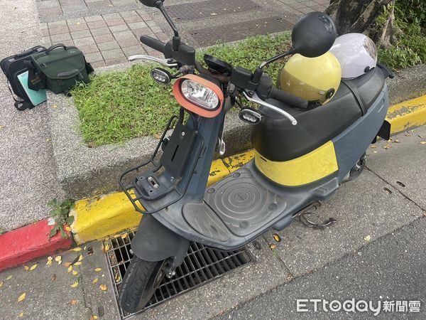 ▲▼內湖好市多旁嚴重車禍！媽騎車載8歲女遇劫　頭部重創搶救中。（圖／記者邱中岳翻攝）
