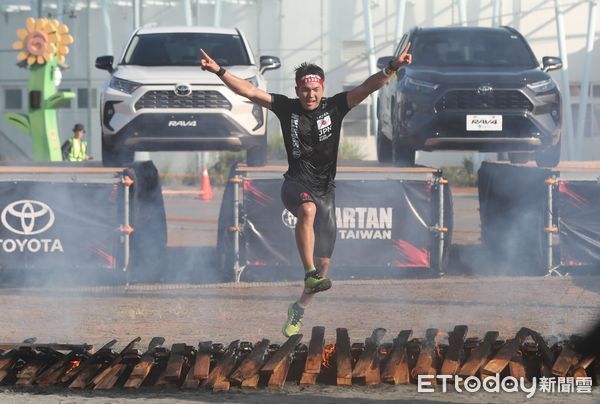 ▲日本「最強消防員」菅田崚馬率先衝線、台將「紅髮戰士」孫育彬屈居第二、小勇士競爭也非常激烈、藍正瑋向女友林佩秋求婚。（圖／斯巴達提供）