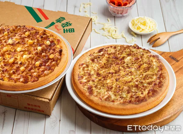 ▲▼拿坡里推出全新「金賞烏魚子披薩」、「濃起司五重派對」。（圖／業者提供）