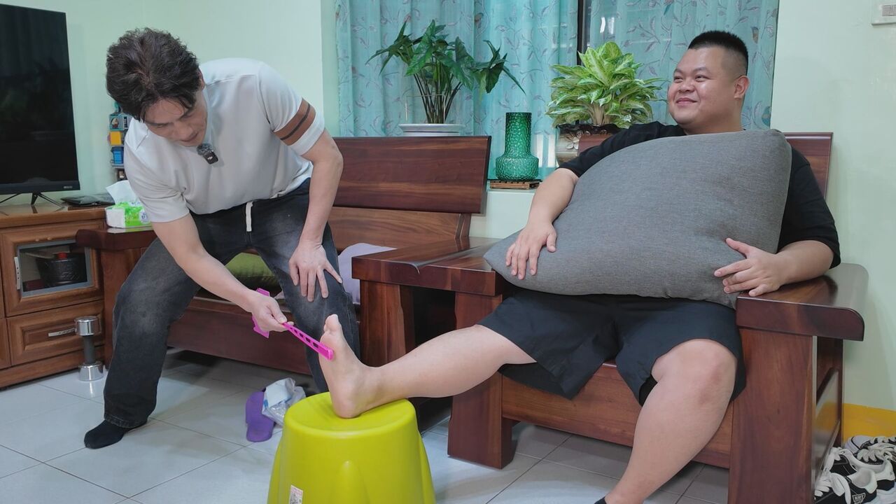 ▲▼羅時豐突襲蛇丸與胡椒家。（圖／大牛比較攬提供）