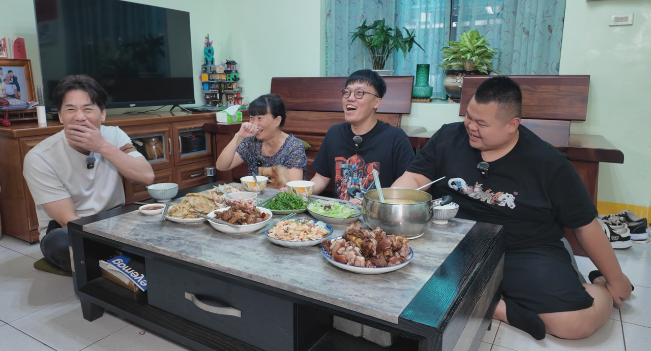 ▲▼羅時豐突襲蛇丸與胡椒家。（圖／大牛比較攬提供）