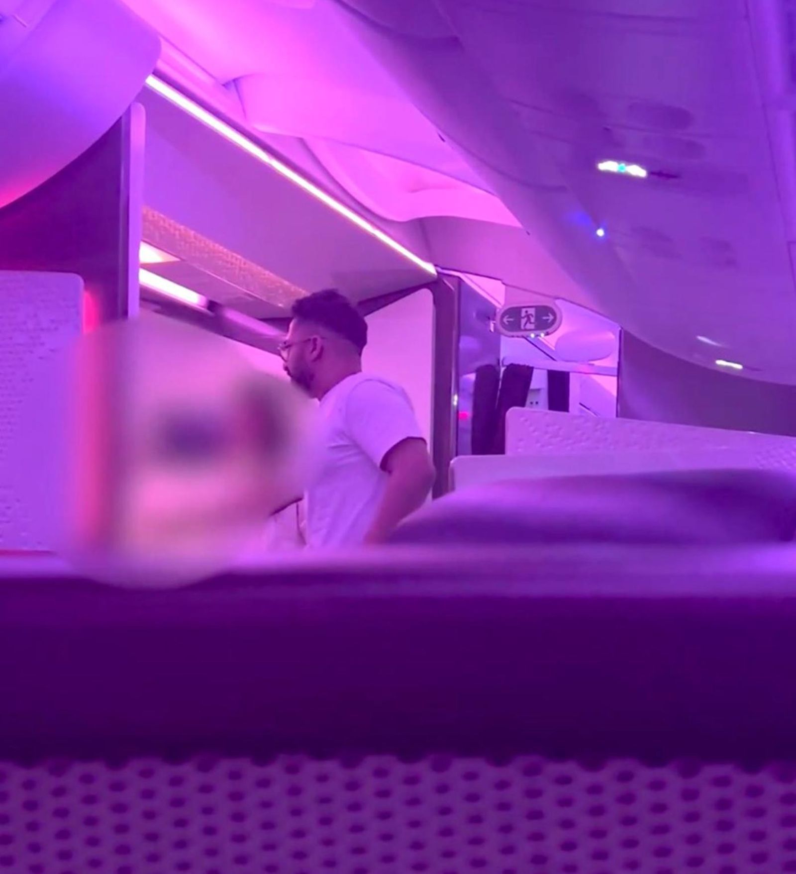 「雙妻富商」搭機醉嗆「我要X死空姐」被判刑！　網紅小老婆護夫：先理解再批評