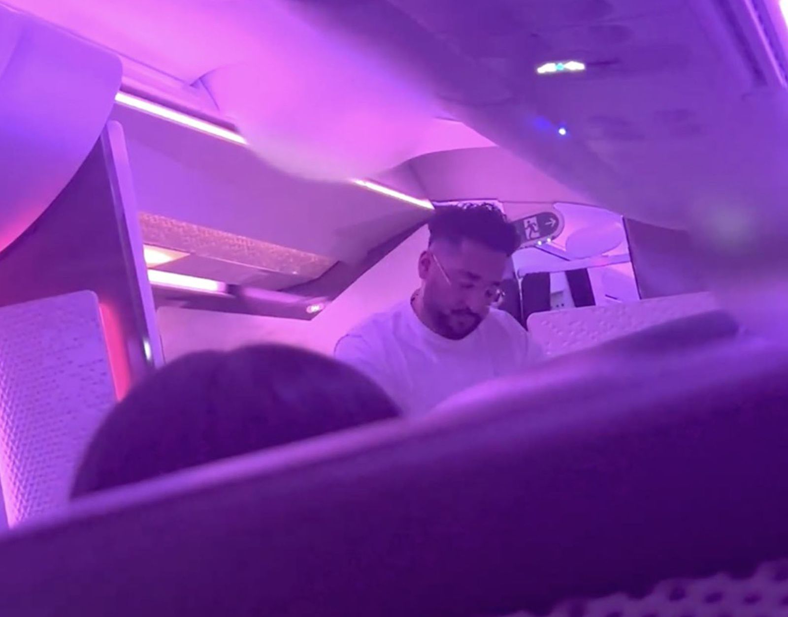 「雙妻富商」搭機醉嗆「我要X死空姐」被判刑！　網紅小老婆護夫：先理解再批評