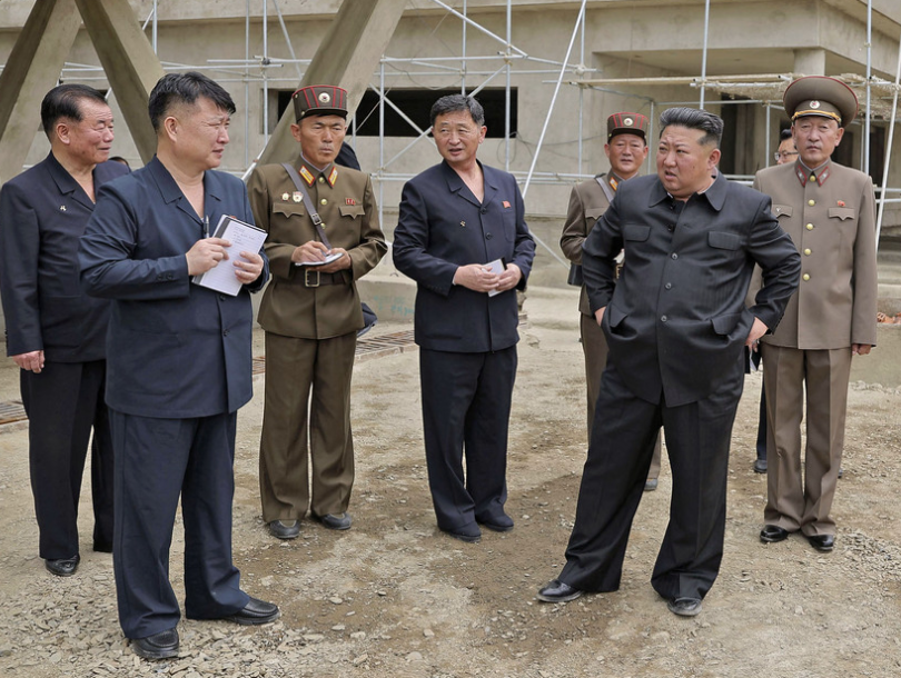 ▲▼金正恩视察建设现场。 （图/朝中社）