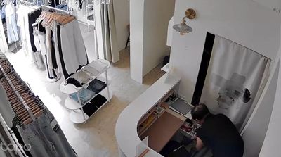 一中商圈服飾店遭竊4600元 黑衣口罩男半夜破壞門鎖闖入