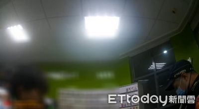買酒不滿沒裝袋服務　台中火爆女砸碎紅酒瓶！超商店員遭割傷