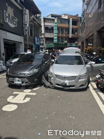 ▲苗栗通緝犯加速逃竄撞前車，被警逮捕  。（圖／記者楊永盛翻攝，下同）