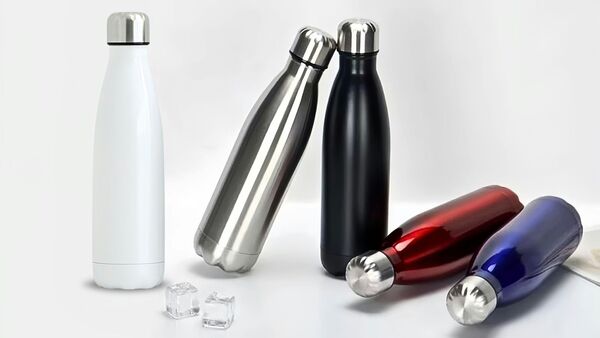 新北市環保局提醒保溫瓶要依材質分類丟棄，金屬保溫瓶須交給回收車處理。（示意圖，unsplash）