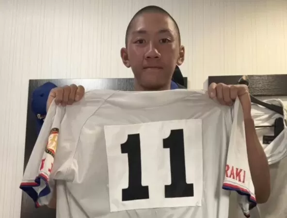 ▲明秀日立台灣留學生徐上力穿上背號11號，成為台灣戰後第6位踏上甲子園的留學生。（圖／取自台日野球留學支援臉書）