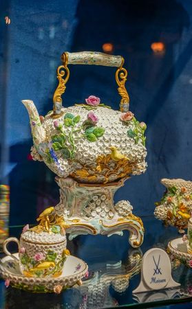 ▲▼高雄莉．瓷藝博物館全攻略。（圖／部落客貪吃鬼熊熊提供）