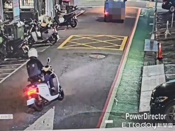 ▲黎姓駕駛無照上路遭警方攔查開罰。（圖／記者張君豪翻攝）