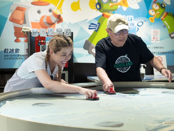 ▲李燕久違回歸螢光幕，參與實境秀《花甲少年趣旅行》錄製。（圖／KOCSKIN克麗詩黛提供）