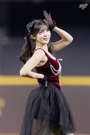 ▲▼Nikki和廉世彬互動可愛。（圖／樂天桃猿提供）