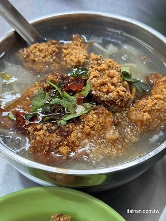 ▲▼台南在地人從小吃到大的「阿秋浮水土魠魚羹」。（圖／部落客台南好food遊提供）