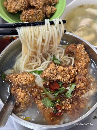 ▲▼台南在地人從小吃到大的「阿秋浮水土魠魚羹」。（圖／部落客台南好food遊提供）