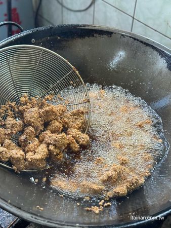 ▲▼台南在地人從小吃到大的「阿秋浮水土魠魚羹」。（圖／部落客台南好food遊提供）